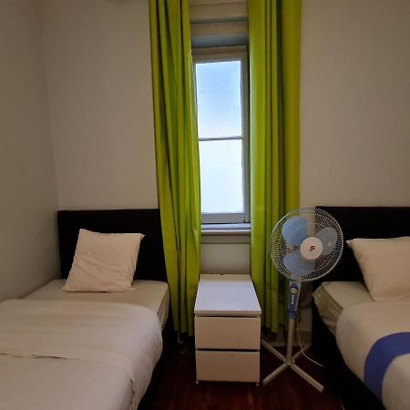 ליסבון Shangri-La Hostel Anjos מראה חיצוני תמונה