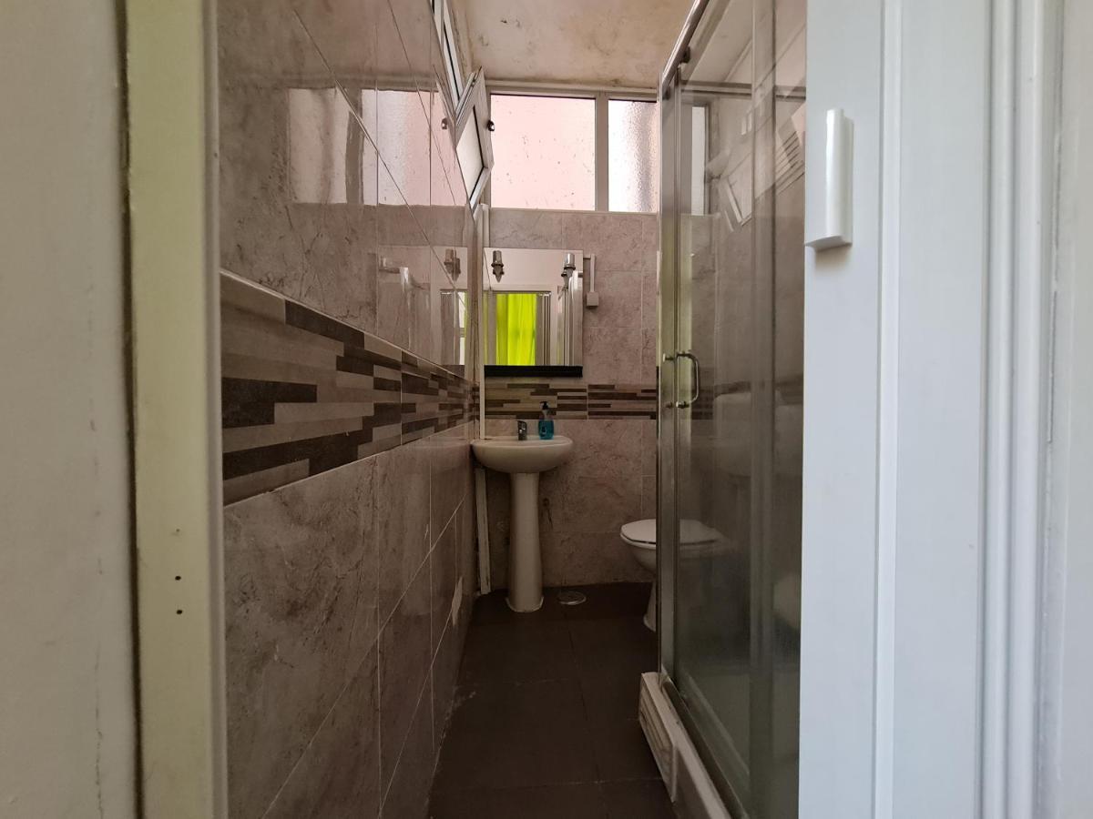ליסבון Shangri-La Hostel Anjos מראה חיצוני תמונה