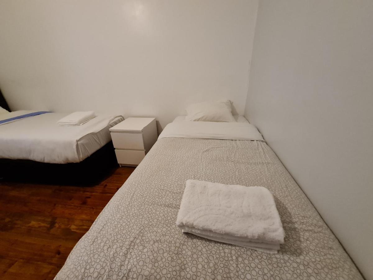 ליסבון Shangri-La Hostel Anjos מראה חיצוני תמונה